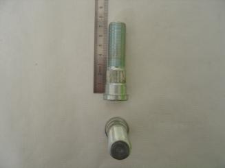 Radbolzen M18x1.5x70mm 