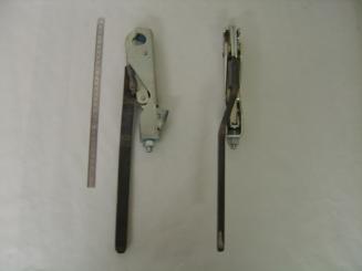 Kniehebelverschluss links ohne Zapfen 