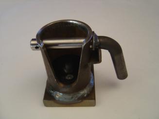 Kipplagerpfanne mit Bolzen Angedreht rechts 