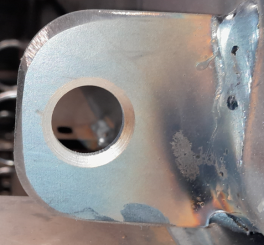 Halter für Sicherungsseil Gelaserte Lasche 